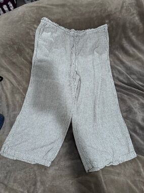 Lot of 4 pairs of Women’s cropped elastic waist pants size L